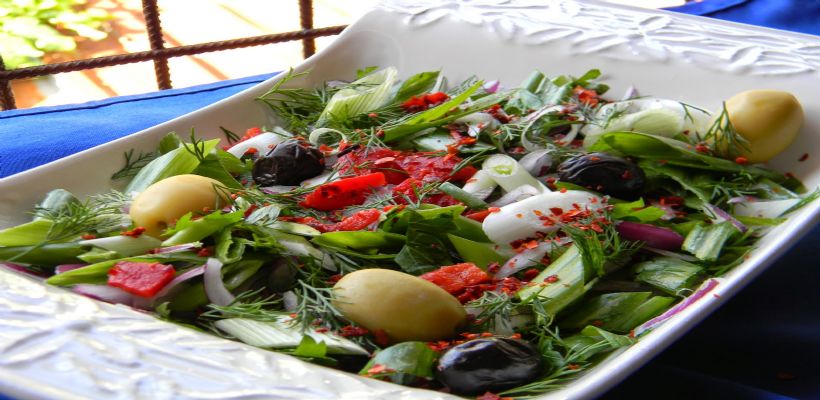 Acılı Soğan Salatası Tarifi ve Malzemeleri