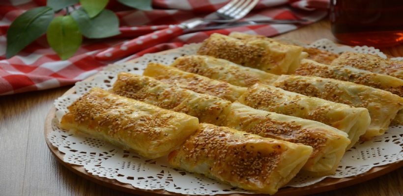 8 Kişilik Bezelyeli Tavuklu Börek Tarifi ve Malzemeleri