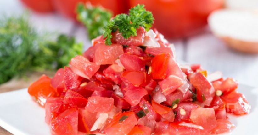 Domates Salatası Tarifi ve Malzemeleri