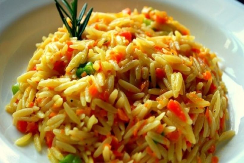 Domatesli Şehriye Pilavı Tarifi ve Malzemeleri