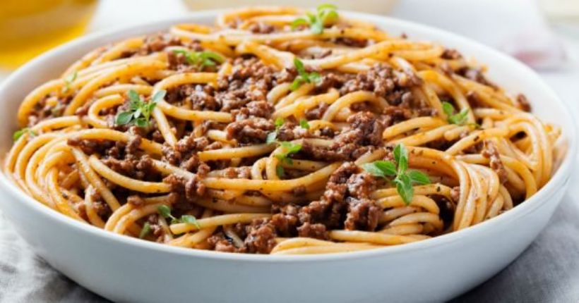 8 Kişilik Etli Makarna Tarifi ve Malzemeleri