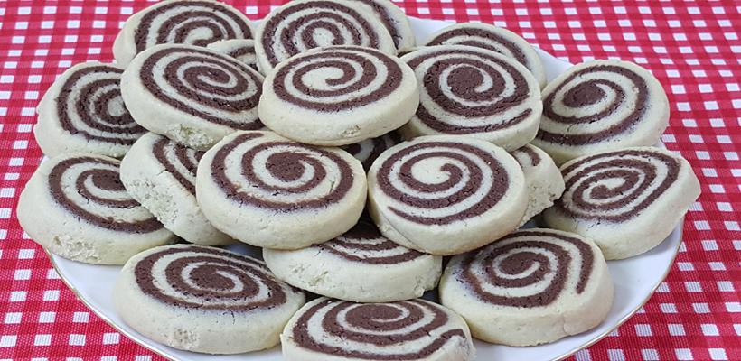 İki Renkli Kurabiye Tarifi ve Malzemeleri