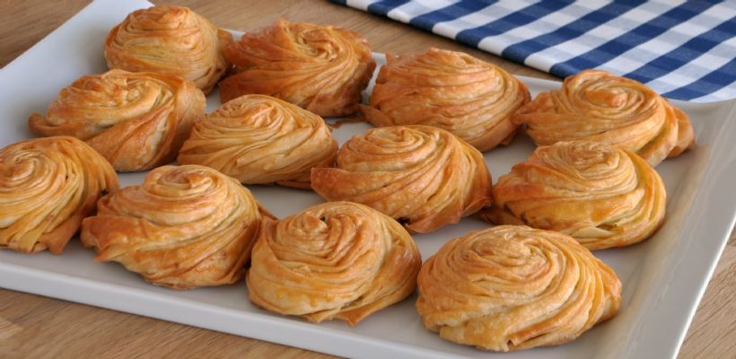 Ispanaklı Gül Poğaça Tarifi ve Malzemeleri