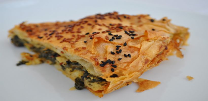 Ispanaklı Kıymalı Börek Tarifi ve Malzemeleri