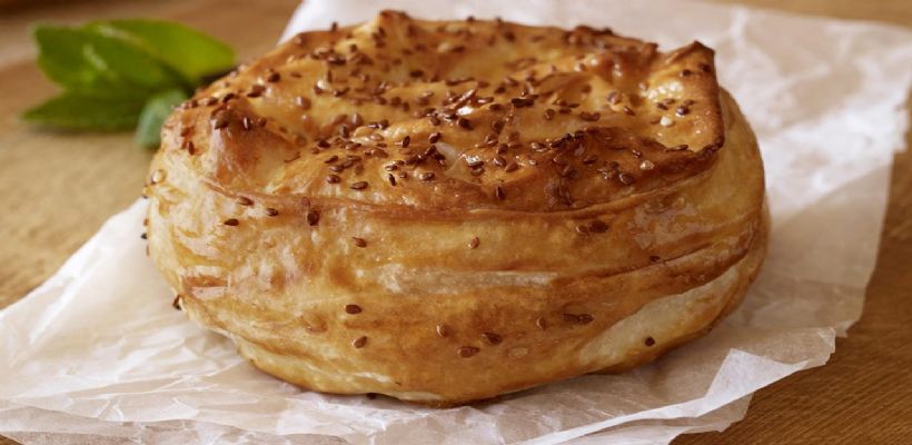 8 Kişilik Ispanaklı Lorlu Börek Tarifi ve Malzemeleri