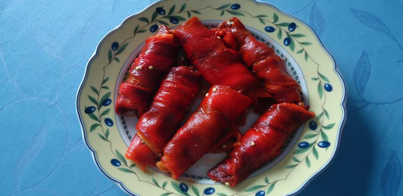 Kahvaltılık Közlenmiş Kırmızı Biber Tarifi ve Malzemeleri