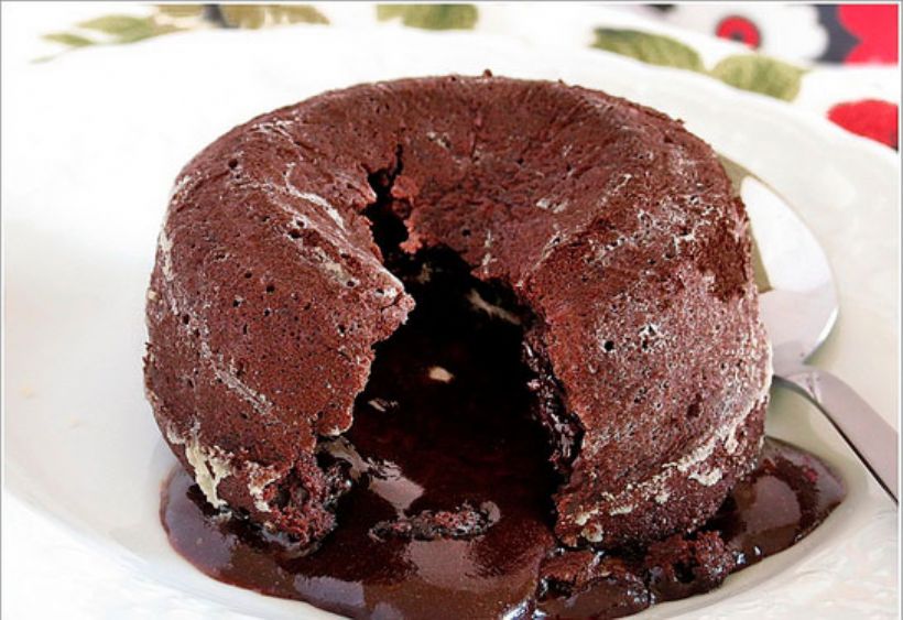 Kakaolu Çilekli Kek Tarifi ve Malzemeleri