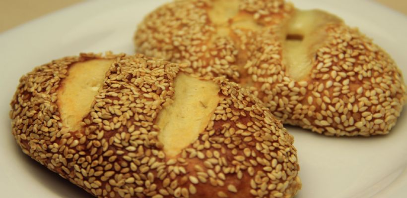 8 Kişilik Kaşarlı Susamlı Poğaça Tarifi ve Malzemeleri