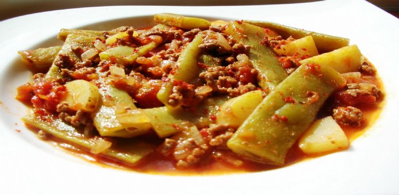 8 Kişilik Konserve Fasulye Yemeği Tarifi ve Malzemeleri