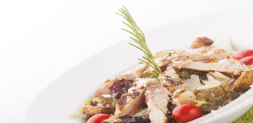 8 Kişilik Köri Soslu Tavuk Salatası Tarifi ve Malzemeleri