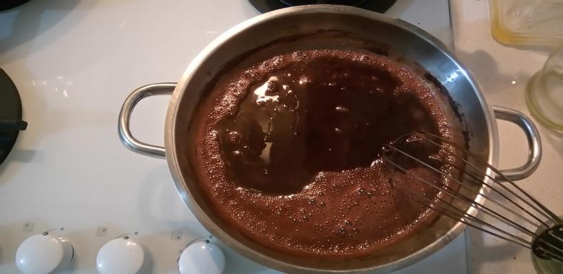 8 Kişilik Kremalı Çikolata Sosu Tarifi ve Malzemeleri