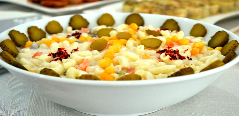 Makarna Salatası Yoğurtlu Tarifi ve Malzemeleri
