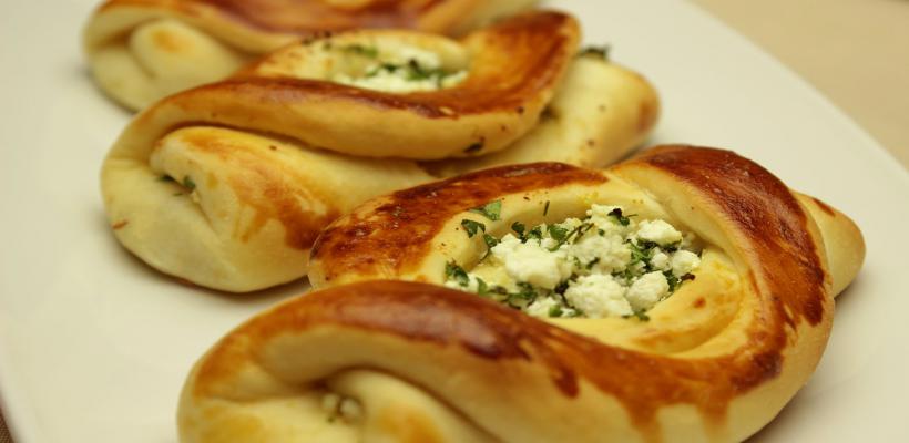 8 Kişilik Mayalı Tuzlu Poğaça Tarifi ve Malzemeleri