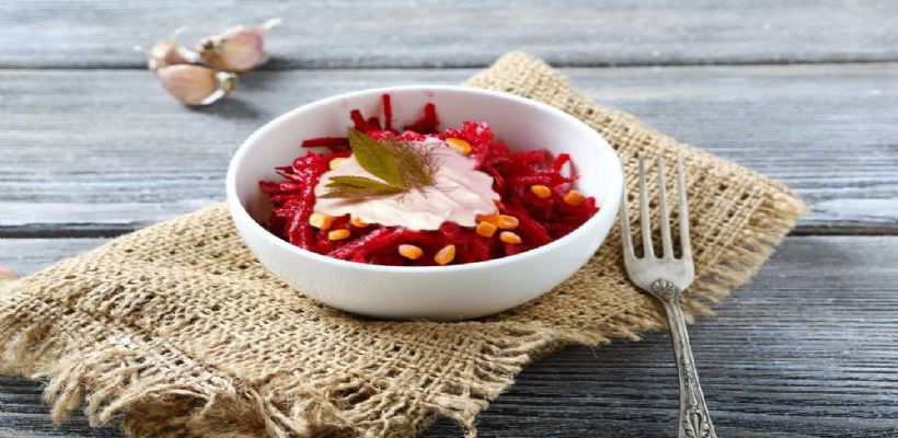 8 Kişilik Pancar Sapı Salatası Tarifi ve Malzemeleri