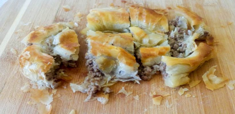 8 Kişilik Patatesli Kıymalı Kol Böreği Tarifi ve Malzemeleri