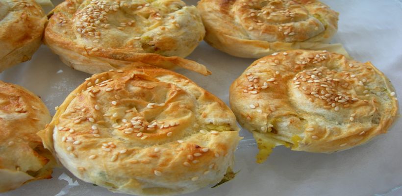 8 Kişilik Patatesli Kıymalı Rulo Börek Tarifi ve Malzemeleri