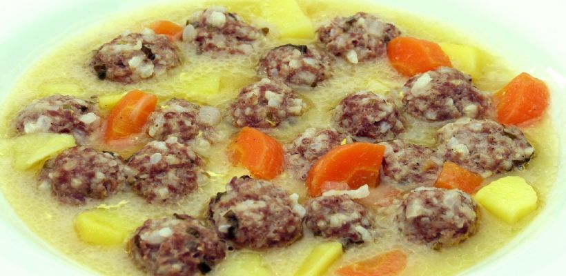 Pirinçli Terbiyeli Sulu Köfte Tarifi ve Malzemeleri