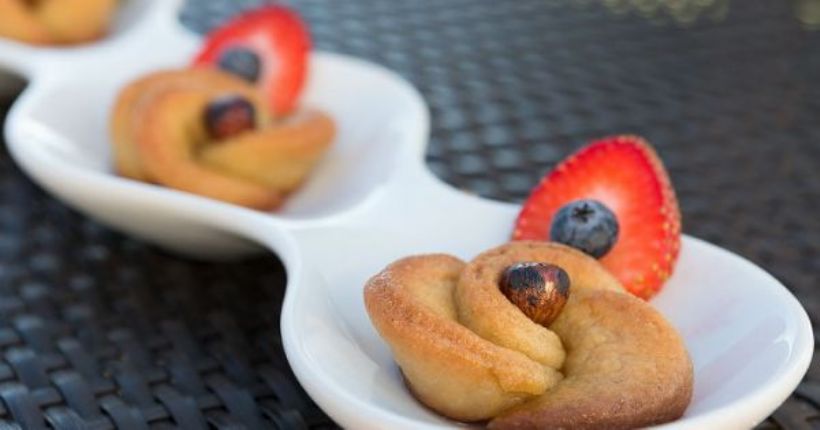 8 Kişilik Renkli Gül Tatlısı Tarifi ve Malzemeleri