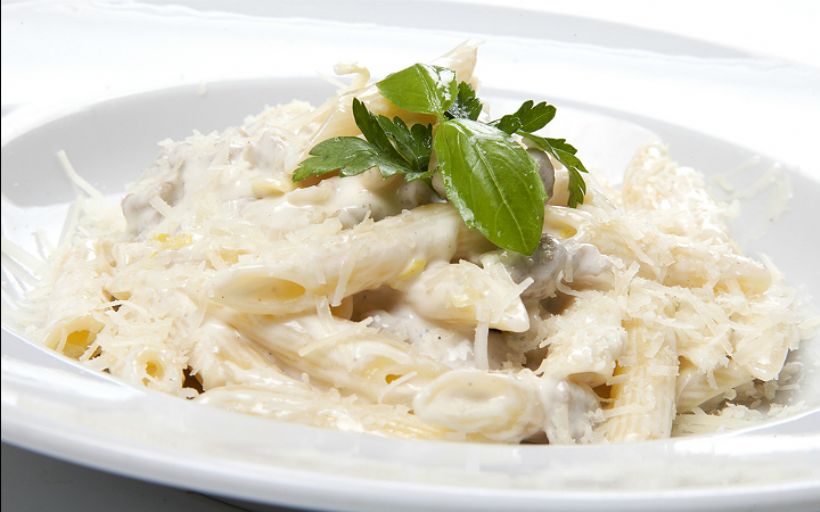 8 Kişilik Tavuk Soslu Makarna Tarifi ve Malzemeleri