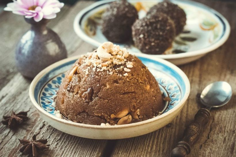 8 Kişilik Top İrmik Tatlısı Tarifi ve Malzemeleri