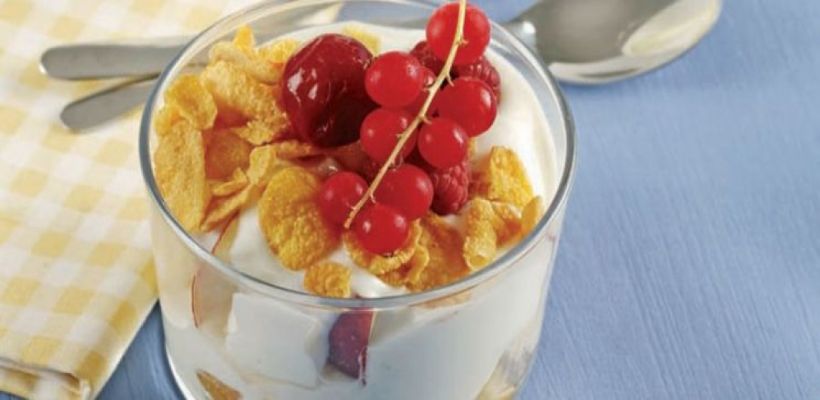 8 Kişilik Yoğurtlu Meyve Salatası Tarifi ve Malzemeleri