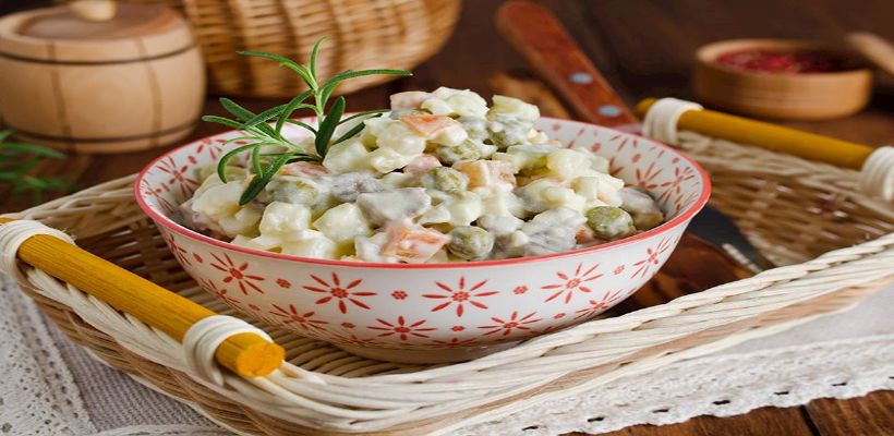 8 Kişilik Yoğurtlu Rus Salatası Tarifi ve Malzemeleri