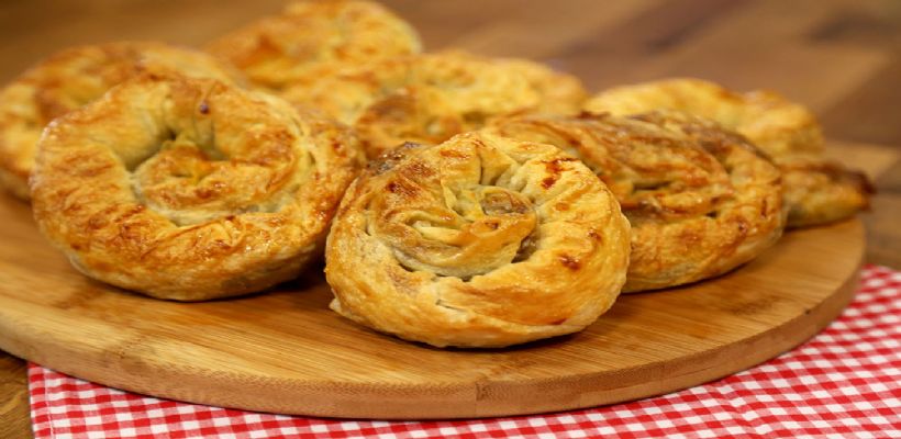 8 Kişilik Yufkadan Gül Böreği Tarifi ve Malzemeleri