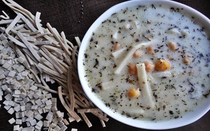 8 Kişilik Erişteli Yoğurt Çorbası Tarifi ve Malzemeleri
