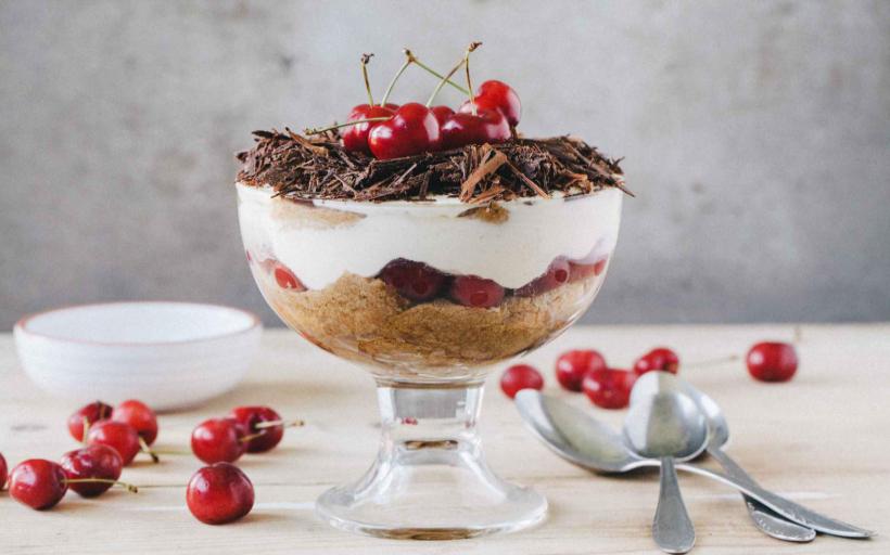 8 Kişilik Vişneli Tiramisu Tarifi ve Malzemeleri
